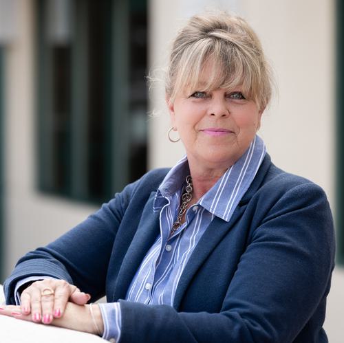 Sexton Jeri headshot 2021